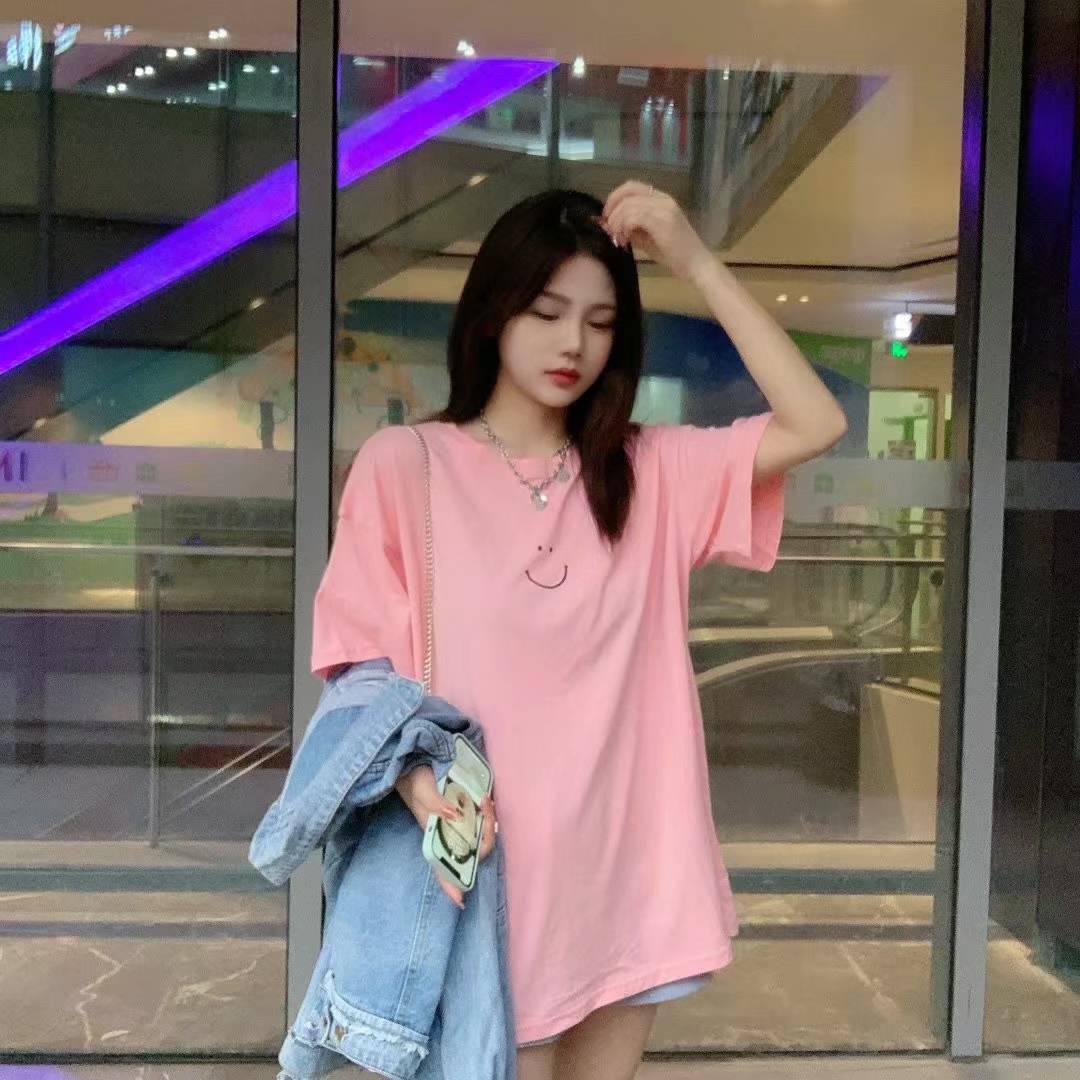 看起来21-22岁的样子 自己有公寓 也可以上门